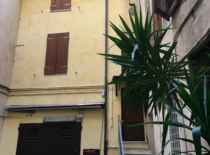 Behind Navona * Roma